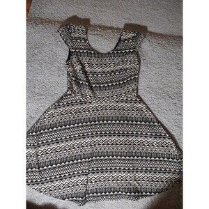 Mossimo Large Aline Dress Sleeveless With Black And White Geometric Patterns